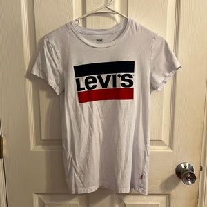Levi’s t shirt